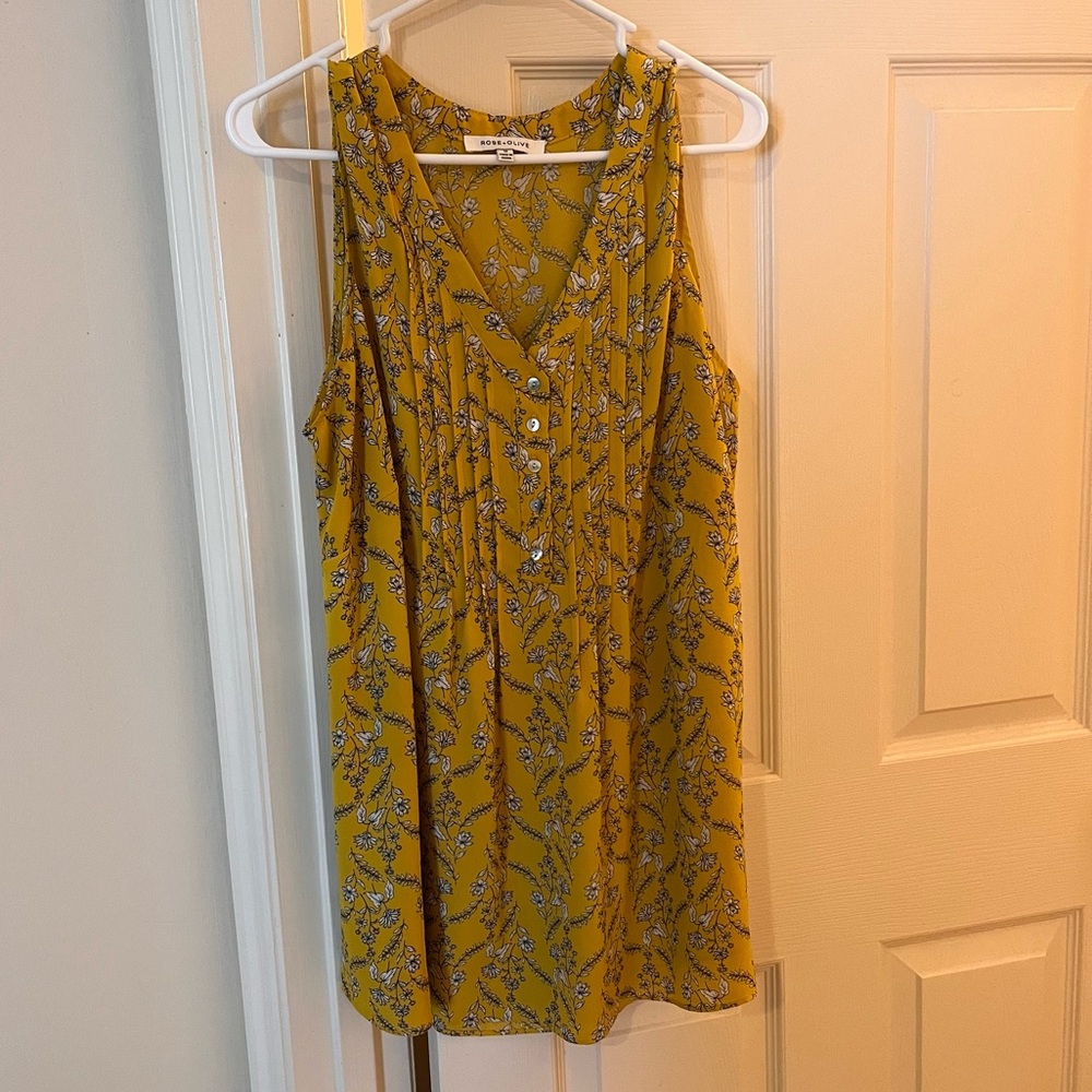 🌻 Rose + Olive Pleated Flowy Floral Blouse